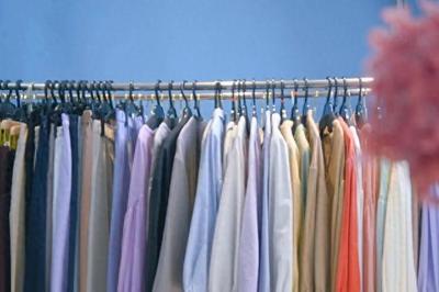"美女企业家"变身时尚主播!金山这家宝藏服装工厂店又火了